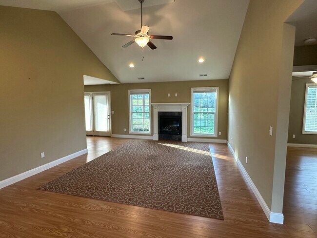 Building Photo - 4500 Weybridge Dr