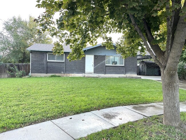 Building Photo - 7488 Silver Cir