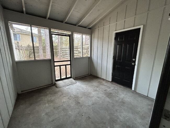 Building Photo - Townhouse For Rent