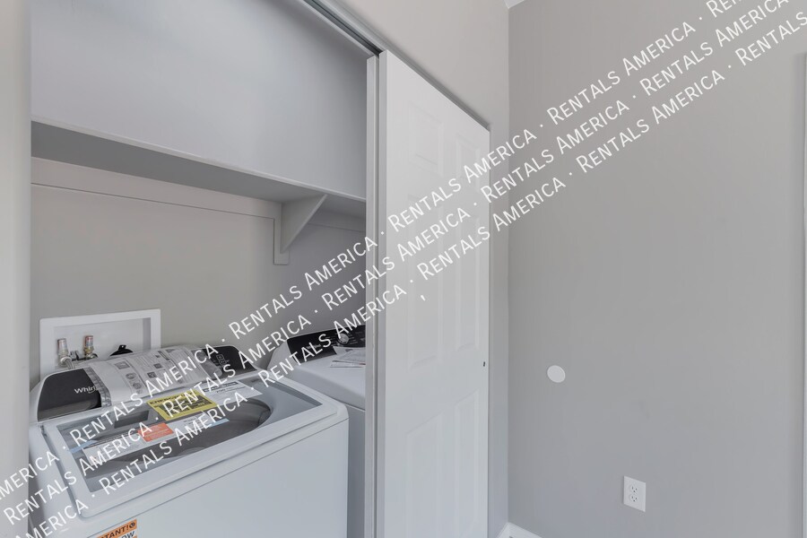 Building Photo - 1625 N Mountain View Ave