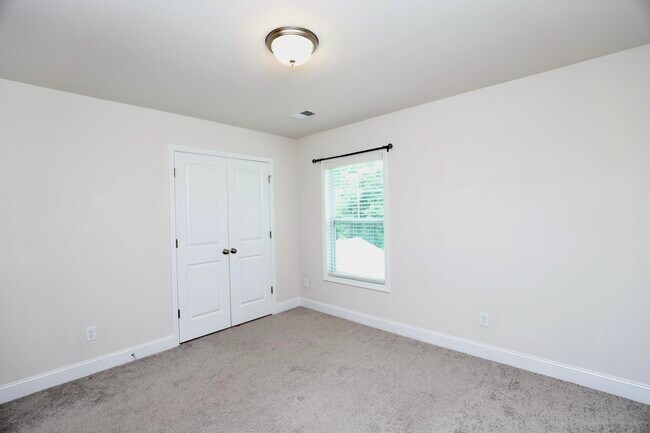 Building Photo - 870 Curlew Cir