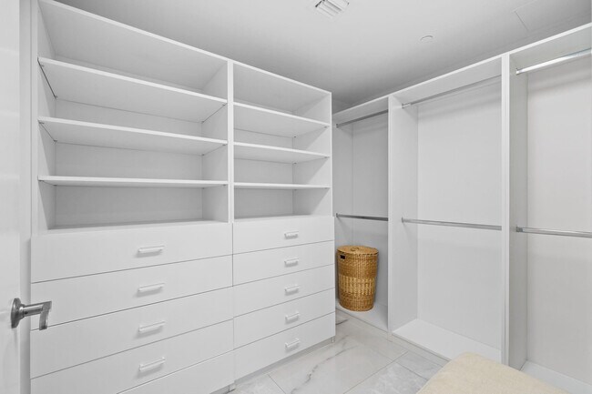 Building Photo - 101 S Fort Lauderdale Beach Blvd