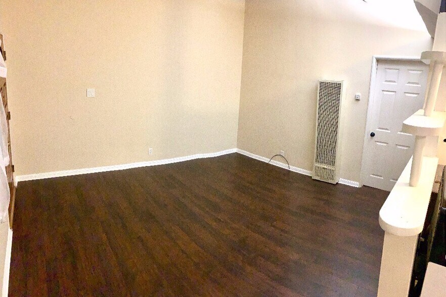 Living room - 2339 N Naomi St