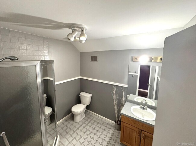 Building Photo - 199 Ramapo Rd