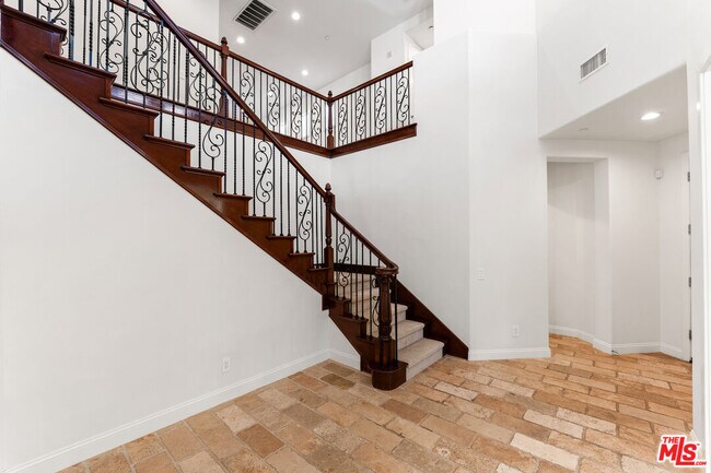 Building Photo - 1952 Hazel Nut Ct