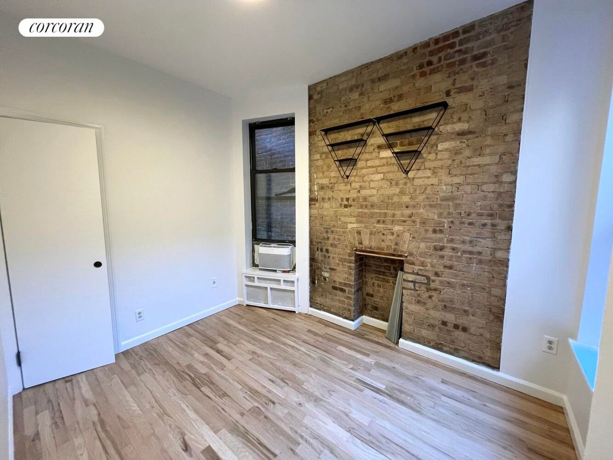 Building Photo - 139 W 83rd St