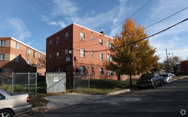 Building Photo - 5920 Foote St NE