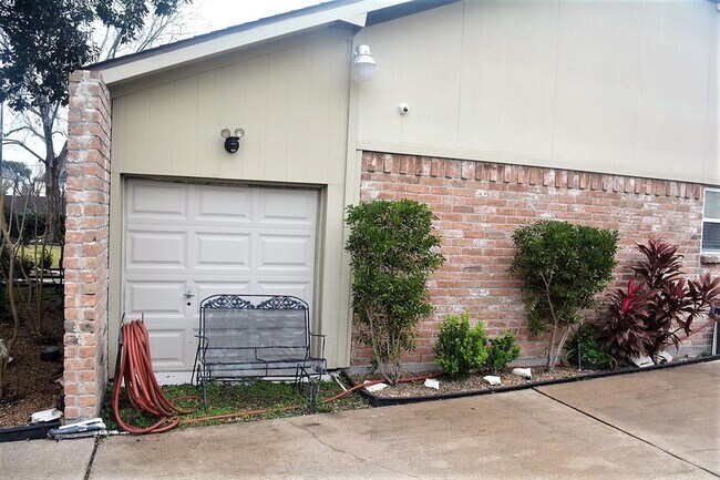 Building Photo - 12542 Wrenthorpe Dr