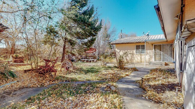 Building Photo - NORTH VALLEY 3 Bedroom  2 Bath