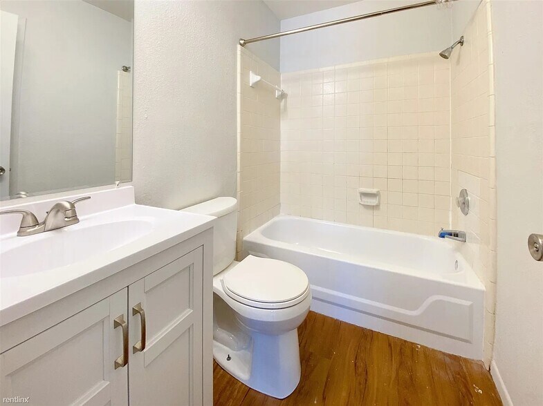Bathroom 1 - 1604 Mill St