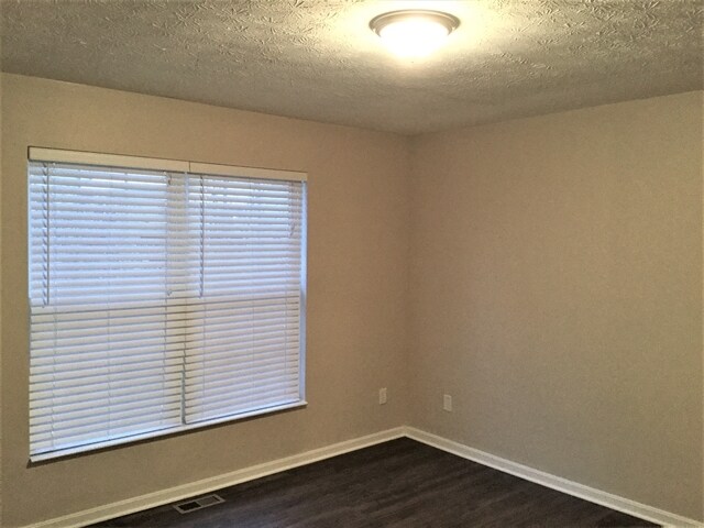 Building Photo - 3 Pintail Ct