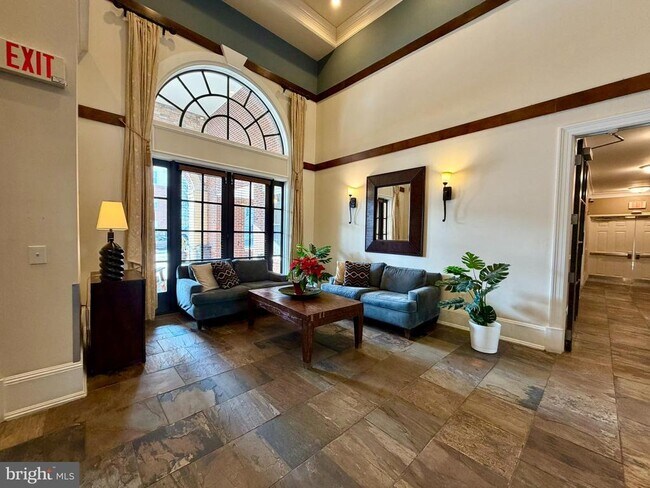 Building Photo - 2321 25th St S