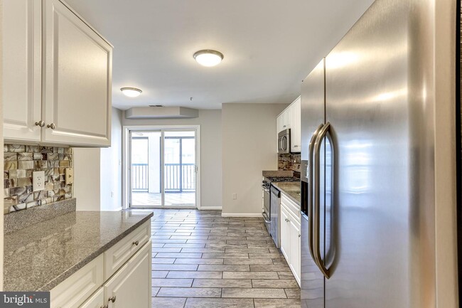 Building Photo - 31 Lambourne Rd