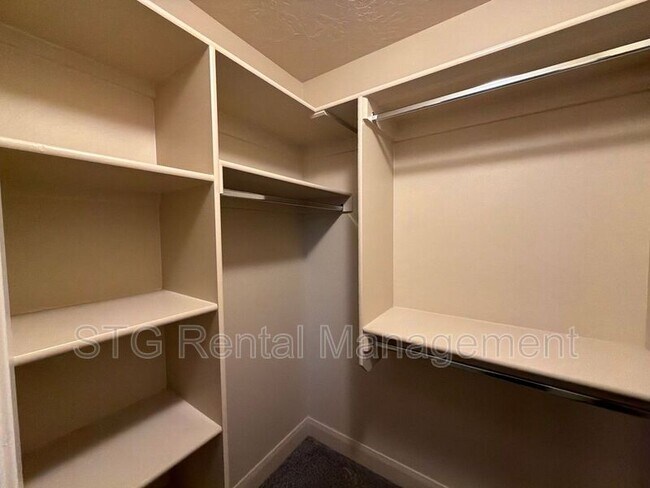 Building Photo - 2075 S Sir Monte Dr