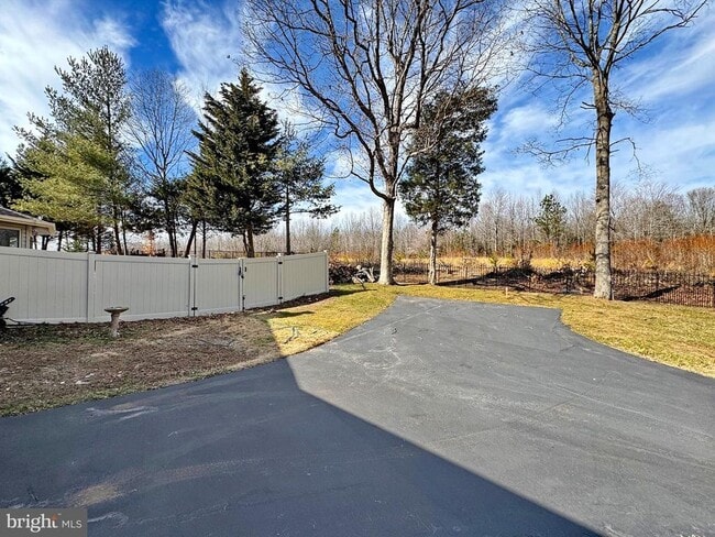 Building Photo - 401 Butternut Ct