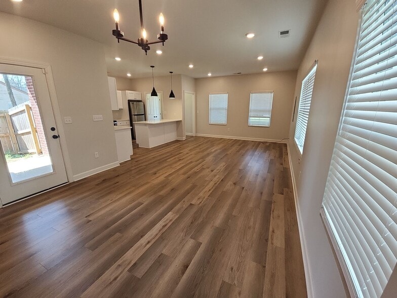 Building Photo - 390 N Liberty St