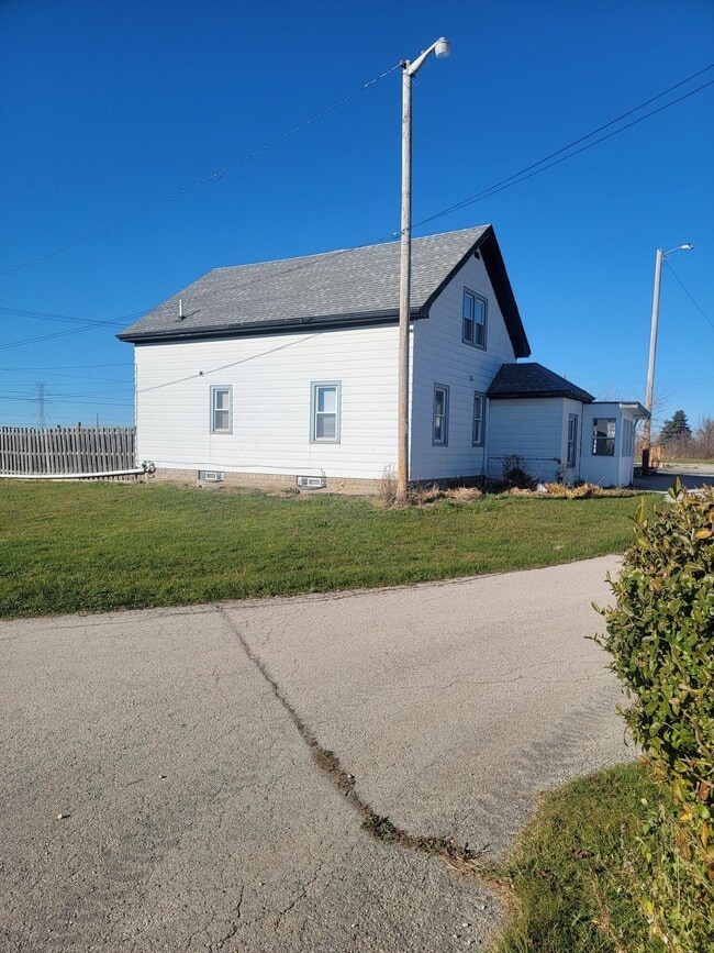 Building Photo - 8323 E Frontage Rd