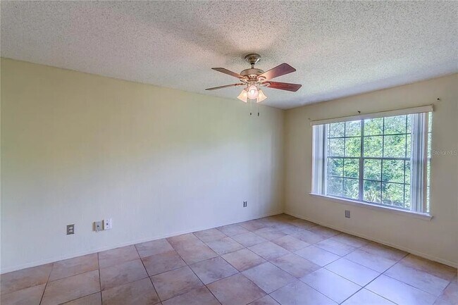 Building Photo - 2550 N Alafaya Trail