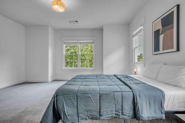 Building Photo - 3-bedroom, 2.5-bath rental home located in Nashville’s vibrant, 12 South!