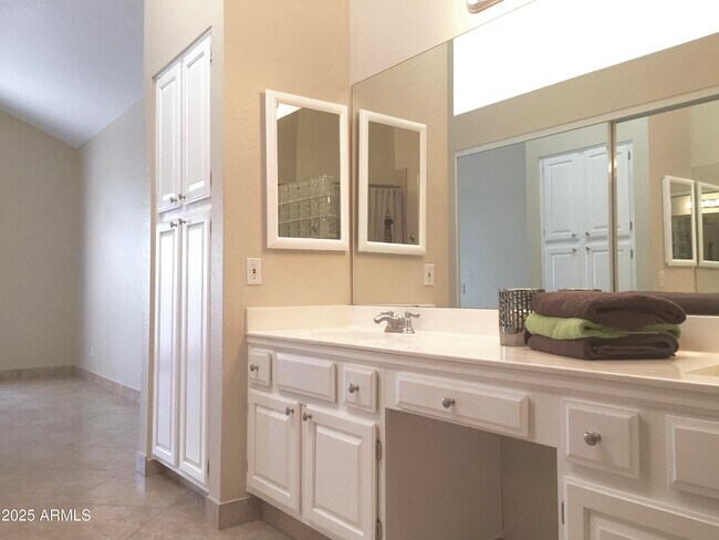 Building Photo - 10053 E San Bernardo Dr