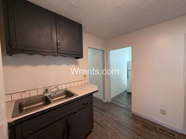 Building Photo - 1007 W Frederick Ave