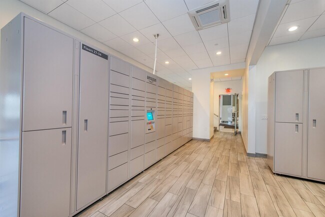 Building Photo - 45 River Dr S