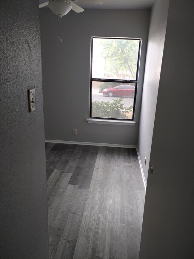 Building Photo - 9226 Chinon