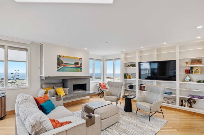 Building Photo - 121 Marine Pl