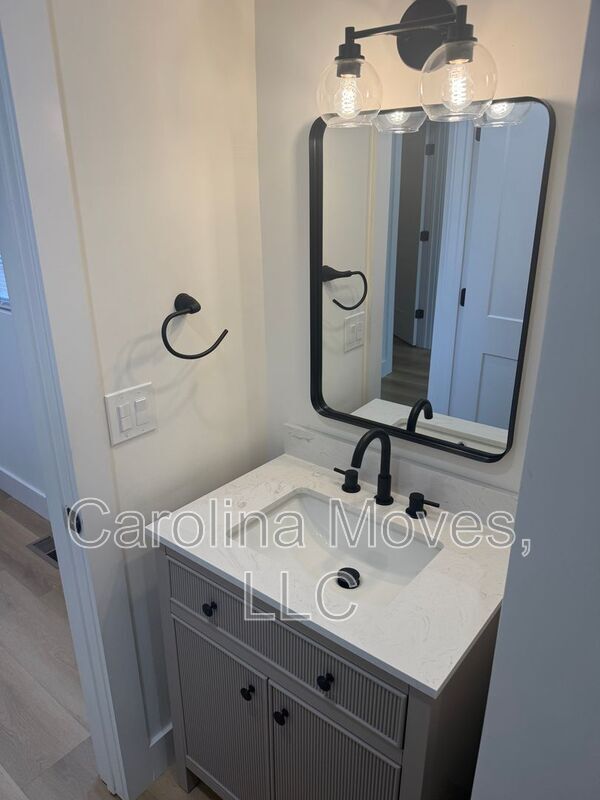 Building Photo - 6 10th St