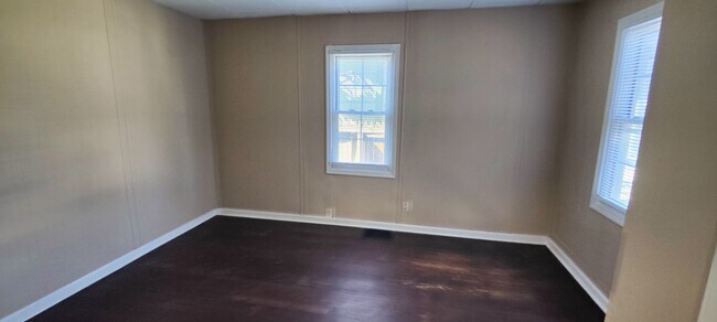 Building Photo - 1520 Lawn Ave