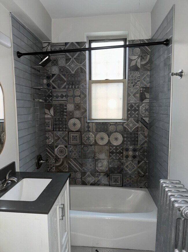 Building Photo - 64 E 46th St
