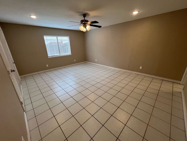 Building Photo - 6700 Forestview Dr