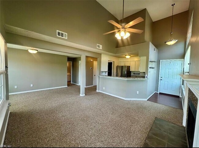 Building Photo - 4044 Laurel Green Cir