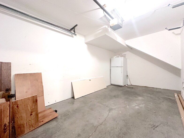 Building Photo - 1523 E 120th St