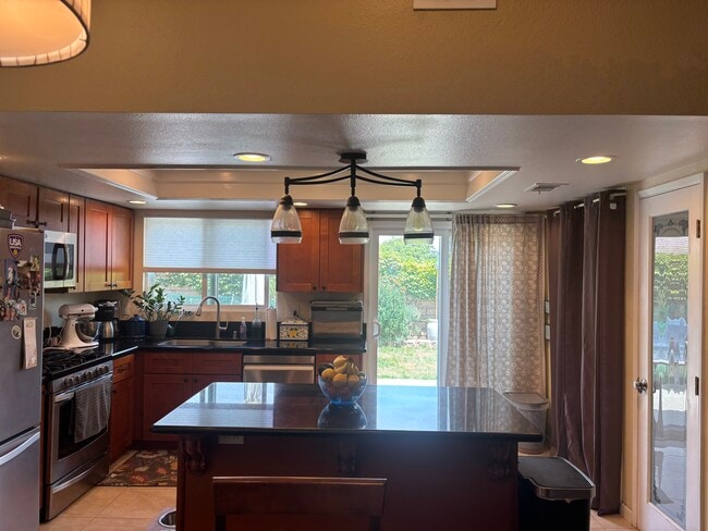 Building Photo - 252 Novina Pl