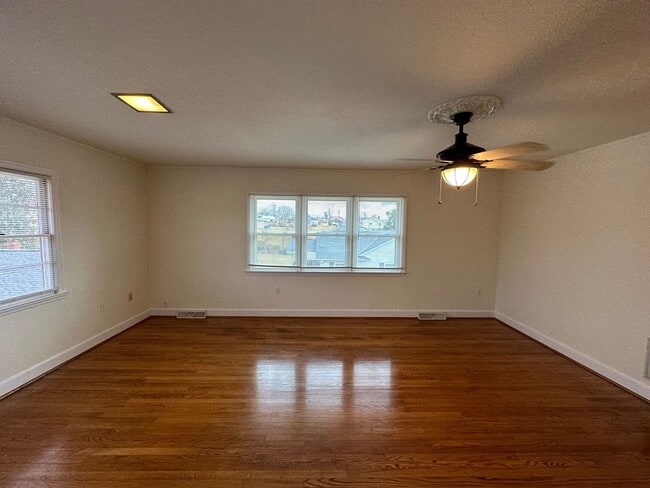 Building Photo - 3 Bed/2 Bath in Seneca, SC