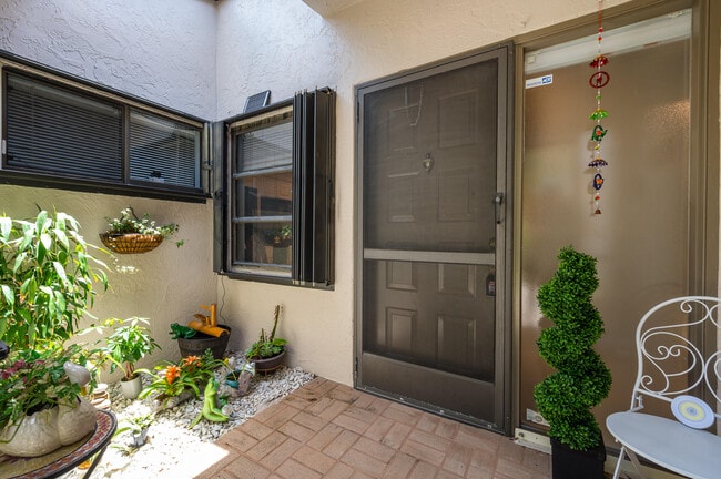 Building Photo - 18615 Breezy Palm Way