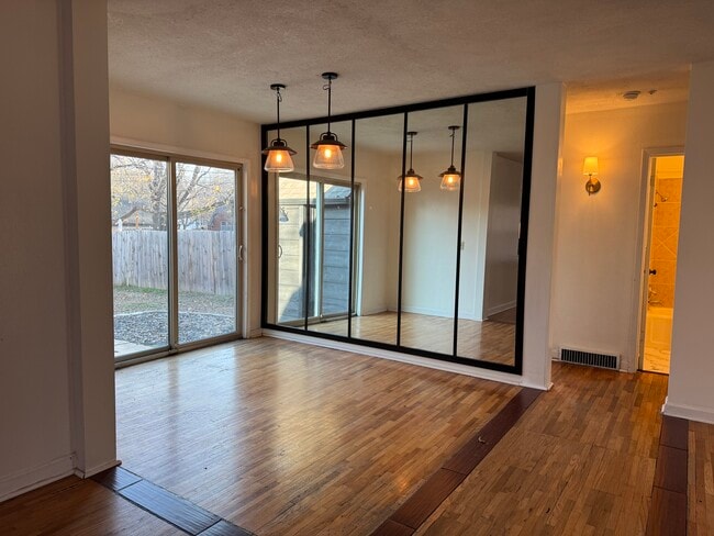 Building Photo - 1468 N Perry Ave