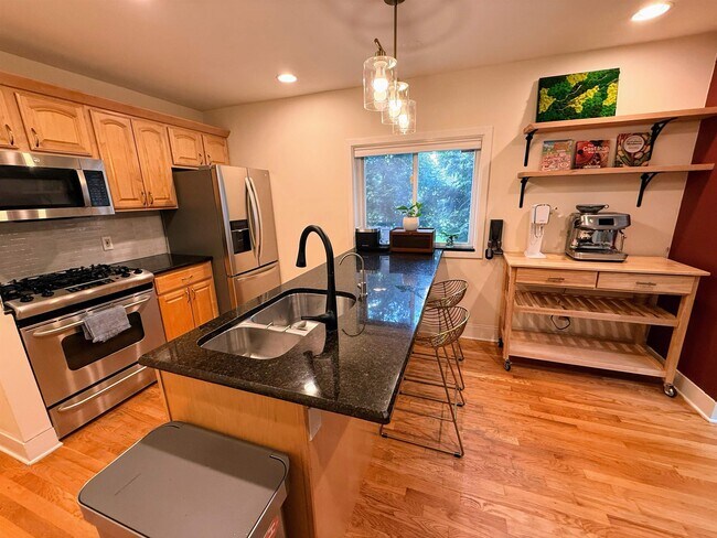 Building Photo - 8 Carroll Pl