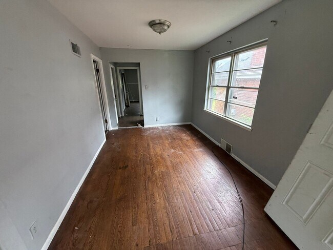 Building Photo - 912 Slosson St