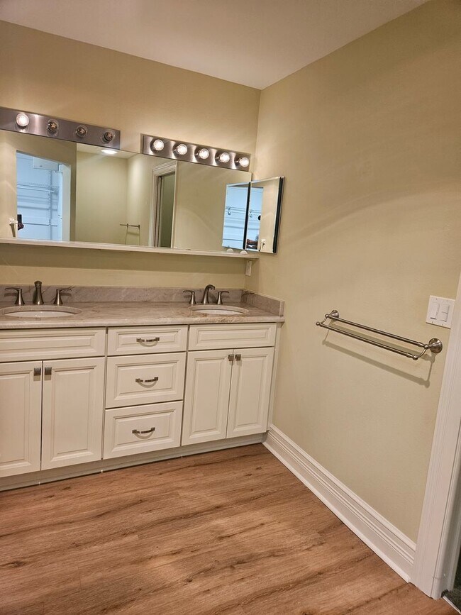 Building Photo - Stylish Palm Harbor Home in Bentley Park –...