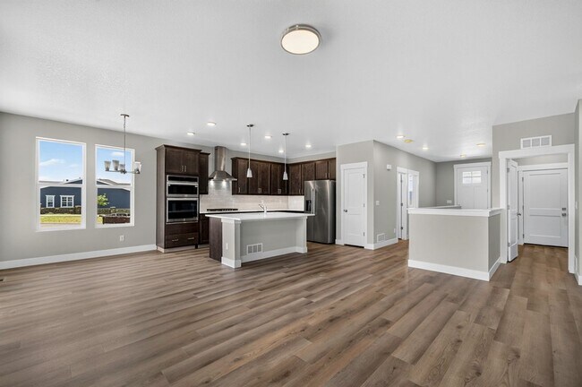 Building Photo - 10207 Waterton Cyn Wy