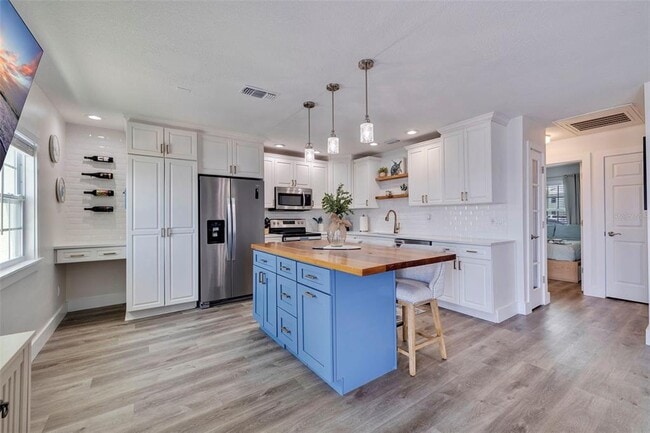 Building Photo - 5266 Beach Dr SE