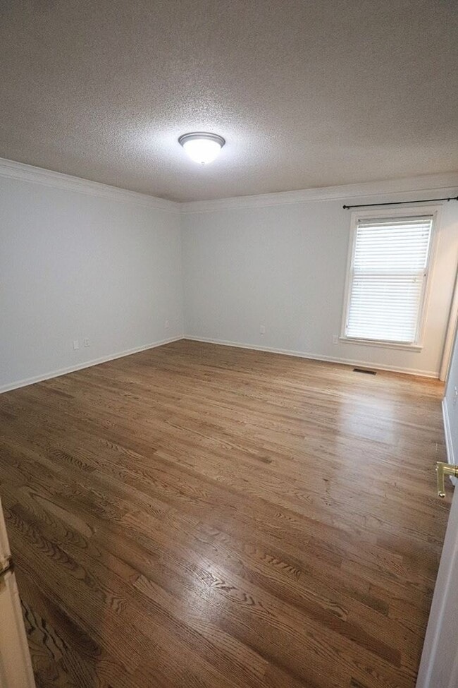 Building Photo - 8231 Lake Terrace Dr