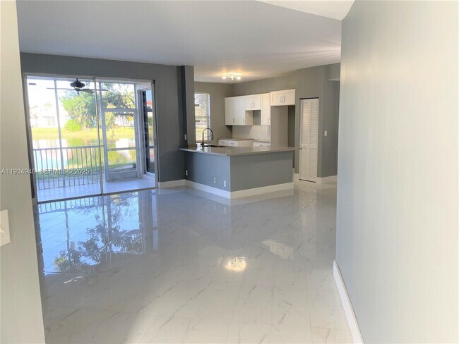 Building Photo - 14909 SW 15th St