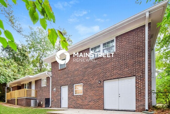 Building Photo - 4 Bedroom Pet-Friendly Home in Decatur, GA with Main Street Renewal