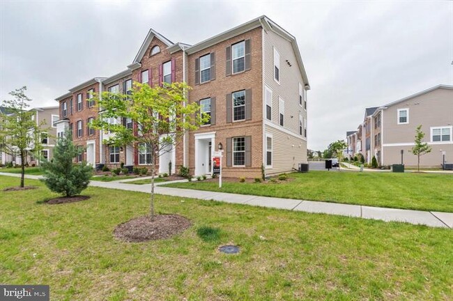 Building Photo - 46077 Hall Rd