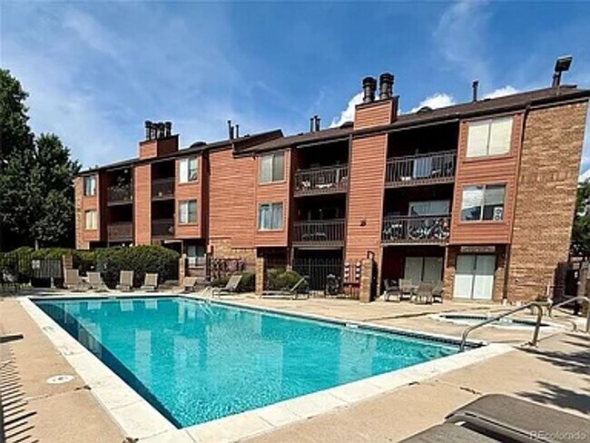 Building Photo - Flexible Condo Living with Loft near Golden!!!