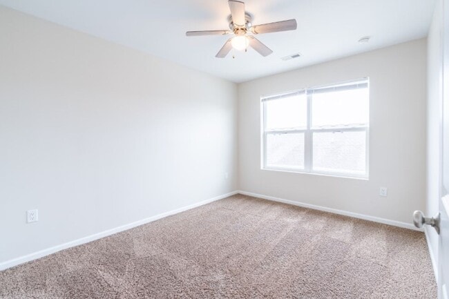 Building Photo - Huge, Open Floor Plan Townhome for RENT at Johnston Common Brownstones!