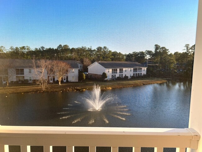 Building Photo - AVAILABLE SOON! 3 BED/2 BATH CONDO IN FOUNTAIN POINTE! FRESHLY PAINTED!